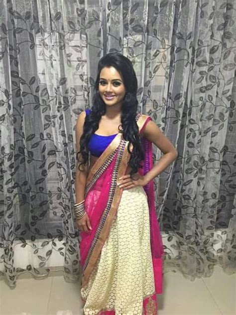 Dinakshie Priyasad Saree Fashion Sari