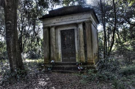 Theres A Creepy But Beautiful Abandoned Mansion In Florida