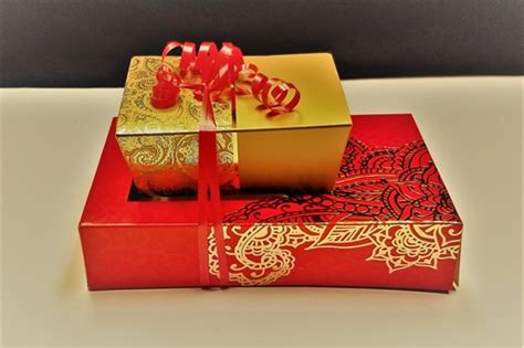 I have corporate gifts for the male contacts but would like to take something for their wives/partners who are joining us for one dinner. Holiday / Christmas Indian Mithai Combo Gift Box 1 Lb ...