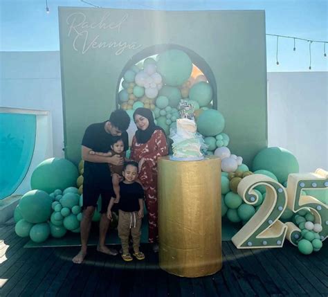 Pemicu atas isu perpisahan rachel vennya dan niko al hakim berawal dari postingan selebgram ini. 9 Potret Rachel Vennya dan Niko Bersama 2 Buah Hati ...