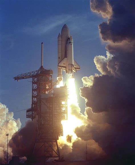 April 14 1981 Columbia Space Shuttle Returns To Earth After First
