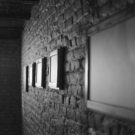 무료 이미지 빛 검정색과 흰색 화이트 사진술 집 창문 벽 어두운 어둠 검은 단색화 조명 그림 애틱