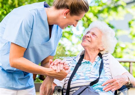 Opieka Nad Osobami Starszymi Czym Jest Praca Zarobki
