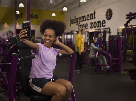 The Art Of The Gym Selfie Celebrate Your Workout Planet Fitness