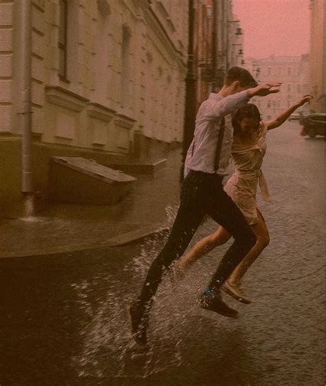 love couple and rain image https://data.whicdn.com/images/350668835/original.jpg