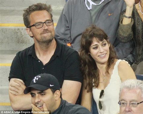 Matthew perrys vater hatte einen gastauftritt in friends. Matthew Perry split from girlfriend Lizzy Caplan because ...