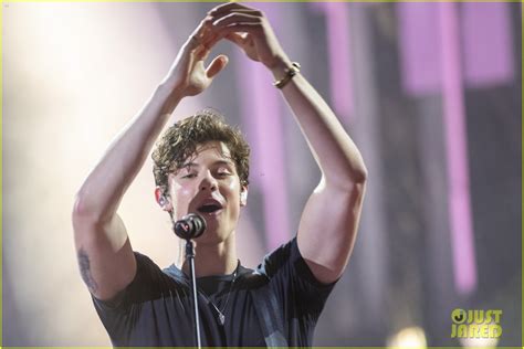 Escuchar radio planeta 107.7 fm música actual en inglés en vivo. Shawn Mendes Pretends He's Marshmello During the MuchMusic ...