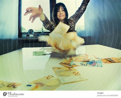 Eine Frau Freut Sich über Geld Ein Lizenzfreies Stock Foto Von Photocase