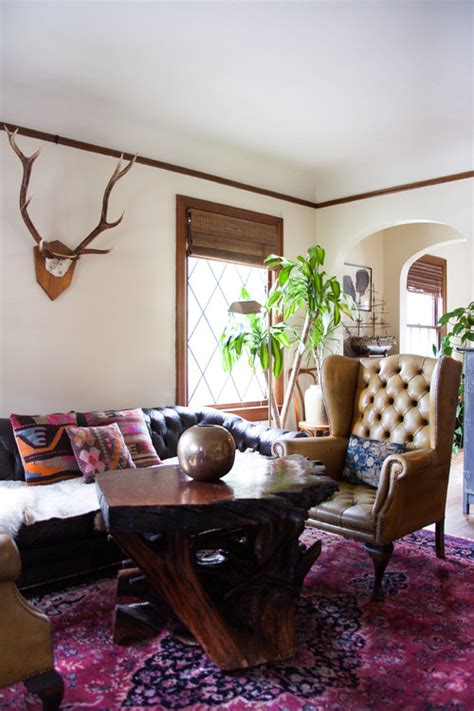Feminine living rooms have a distinct style and ambiance that make them tantalizing and visually appealing. How to Decorate with Both Masculine and Feminine Decor in ...