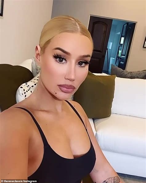 Iggy Azalea Shows Off Her Flat Stomach And Incredible Curves In Skims