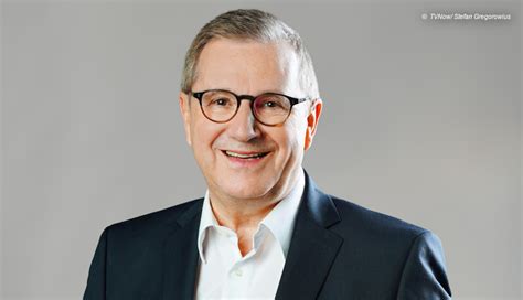 Jan hofer hat bei rtl seinen ersten auftritt als anchorman absolviert. RTL will neue Nachrichtensendung mit Jan Hofer starten