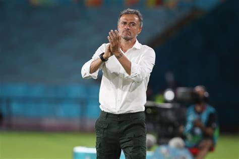 Setelah polandia vs slovakia, banyak mata akan tertuju pada pertandingan spanyol vs swedia yang bergulir di stadion la cartuja, selasa timnas spanyol arahan pelatih luis enrique juga unggul dalam rekor pertemuan dengan swedia. 5 Hal Menarik Saat Spanyol Ditahan Imbang Swedia