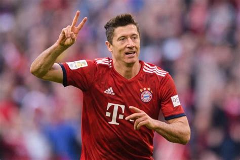 Beinahe 49 jahre ist es her, dass gerd müller in der saison 1971/72 für. Bayern-Stürmer Lewandowski knackt 200-Tore-Marke