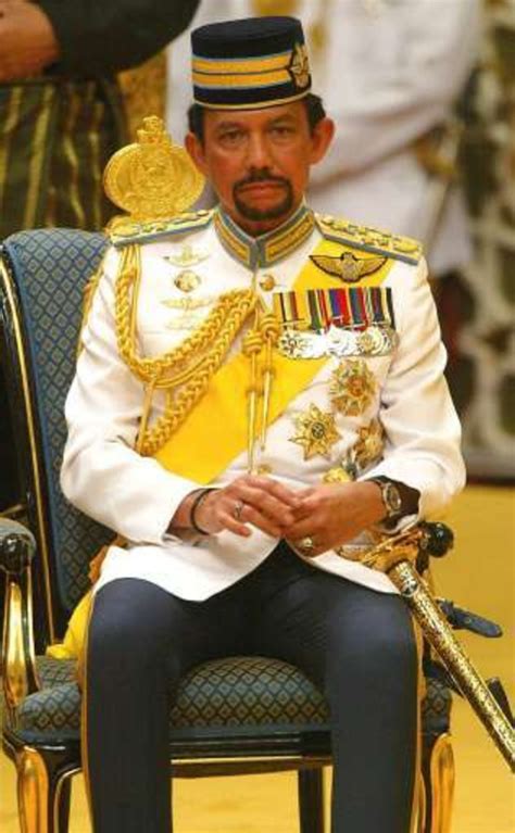 For decades, he was known as a godfather of excess. Sultan van Brunei spendeert 18.000 euro aan knipbeurt | De ...