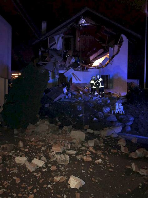 Das haus eines architekten aus tirol setzt naturmaterialien seiner heimat schön in szene: Zwei Personen bei Explosion in Haus in Grône verletzt ...