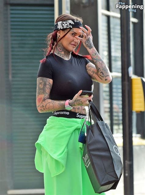 Jemma Lucy Shows Off Her Sexy Boobs Spotted Out With A Friend Out In Londons Notting Hill 27