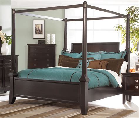 You can always rely upon a canopy bed a grand canopy bed designed by architect michele bonan emphasizes the high ceilings of a bedroom. $995.00 Martini Suite King Size Canopy Bed from Millennium ...
