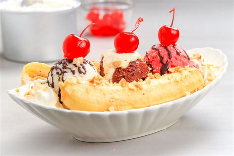 Classic Banana Split Ice Cream Sundae Recipe