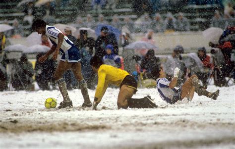 17 Brilliant Photos Of Football In The Snow Who Ate All The Pies