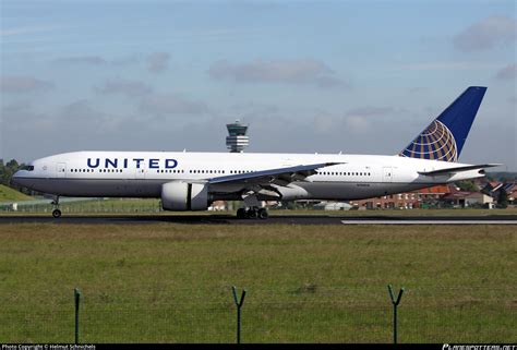 N780ua United Airlines Boeing 777 222 Photo By Helmut Schnichels Id