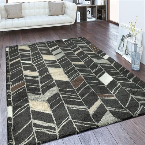 Der lucens teppich von linie design besticht durch seine große farbpalette von insgesamt 8 farben. Designer Teppich Linien Design Anthrazit | Teppich.de