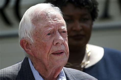 For his work in diplomacy and advocacy. Jimmy Carter se rompió la cadera y es operado de urgencia