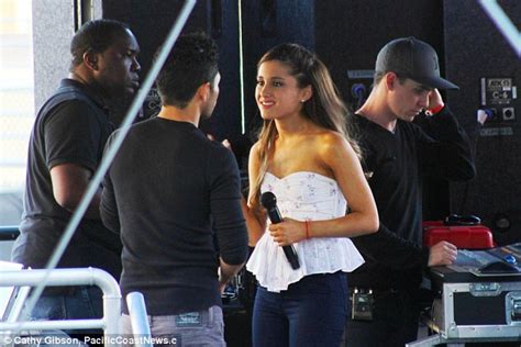 Nathan Sykes Set To Reunite With Girlfriend Ariana Grande After The Wanted Arrive In Los Angeles