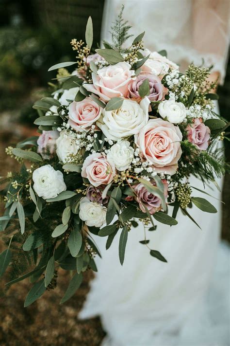 Blush And Ivory Bouquet Minus The Lavender And Add Carnations Needs A