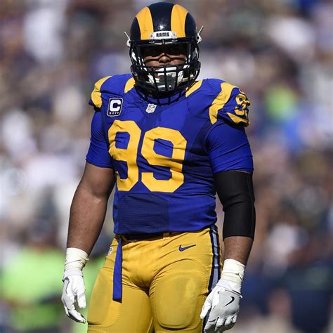 What makes aaron donald such an impressive player on the gridiron? Aaron Donald Wins NFL Defensive Player of the Year: Full ...