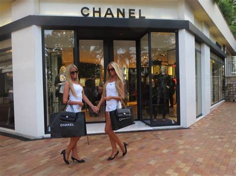 Monica And Camilla Berg The Jetset Twins From Norway Glamorous Luxury