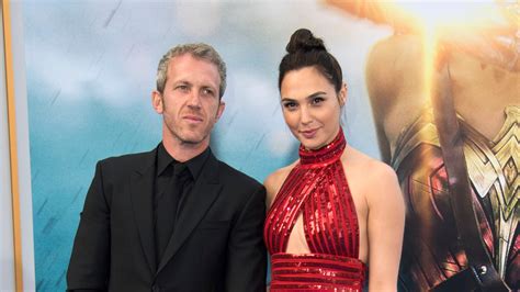 Gal Gadot S Husband Expresses Admiration For His Wife With The Most Perfect T Shirt Glamour