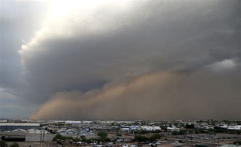 Huge Dust Storm Hovers Over Phoenix Emirates247