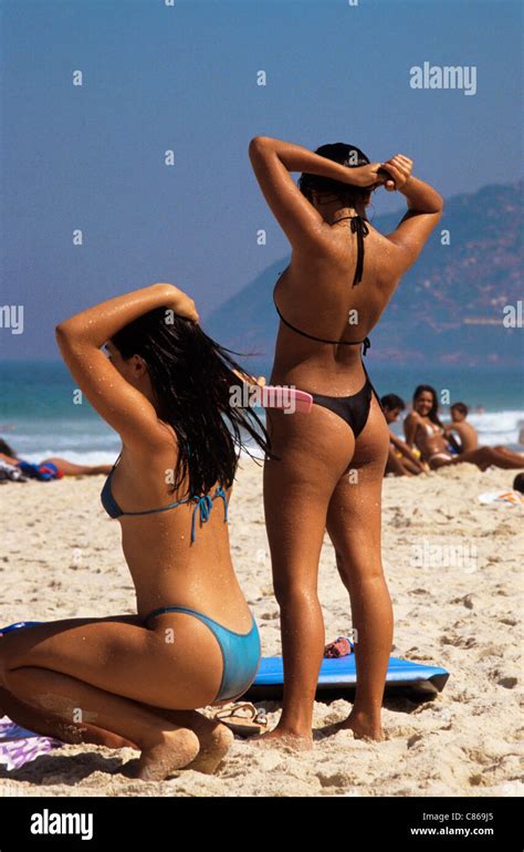 Ragazze Al Mare In Bikini Immagini E Fotografie Stock Ad Alta
