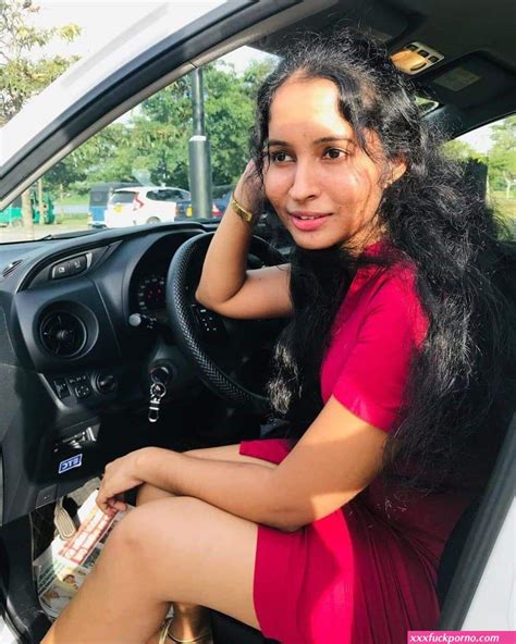 Indian Leaked Girl Nude In Car Xxx Fuck Porno