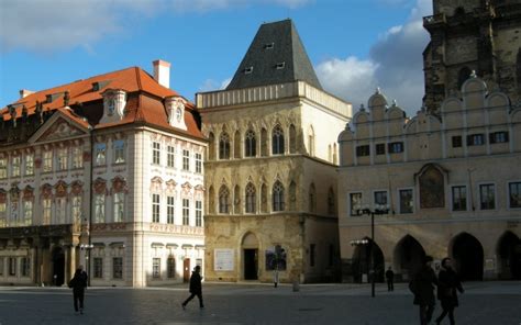 Die bewertungen des grünen reiseführers von michelin, praktische infos, karte und routenplanung für ihre reise nach prag. Galerie der Hauptstadt Prag - Haus zur steinernen Glocke ...