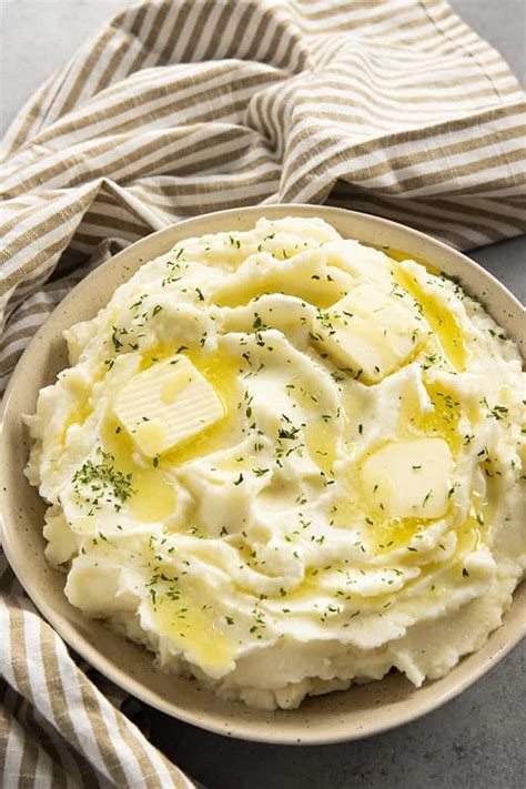 And yukon potatoes are excellent with the skin or without! Instant Pot Mashed Potatoes - The Salty Marshmallow