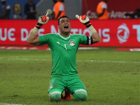 الزمالك نادى القرن الحقيقى يالماليم. عصام الحضري يثير الجدل بتصريحاته عن نادي الزمالك