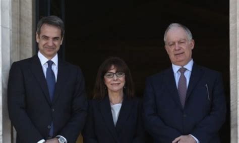 Με συγχωρείτε αλλά «αικατερίνη» δεν μπορώ να τη γράψω. Ορκίστηκε η Κατερίνα Σακελλαροπούλου Πρόεδρος της ...