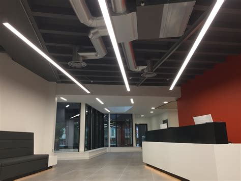 To allow for unobtrusive mounting on the bridge parapets, the linear led luminaires specially developed for this bridge were kept to minimum size. Polaris 1 UGR19 LED Linear Luminaire