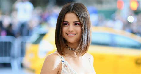 Selena Gomez Dropping Rare Beauty Brand At Sephora 2020