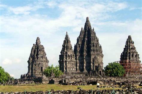 Top 10 Most Famous Indonesia Landmarks You Must Visit Escapenormal