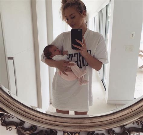 Pin By John Soto On Tammy Hembrow Mom And Baby Cute Baby Pictures Baby Selfie
