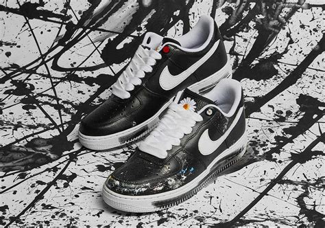 The white peaceminusone x nike air force 1 paranoise drops this holiday season for a retail price of $200 usd. G-Dragon PEACEMINUSONE Air Force 1 Para-Noise Store List ...