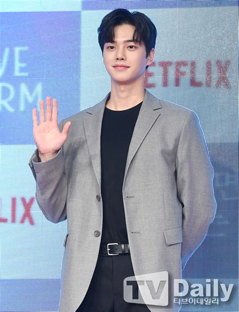 광복 70주년에 '천만' 돌파한 영화 '암살', 잊지 말아야 할 순국선열 영화 5. TD포토 송강 '잘생긴 외모'
