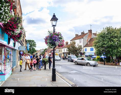 Glastonbury Town Centre Somerset England Uk Stock Photo Alamy