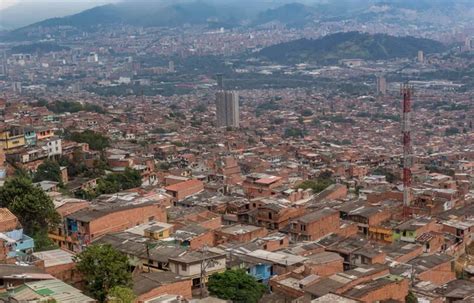 Barrios En La Ciudad De Medellín Colombia Fotografía De Stock
