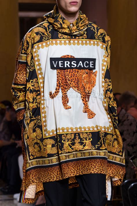 Versace Fall 2018 Mens Fashion Show Details The Impression