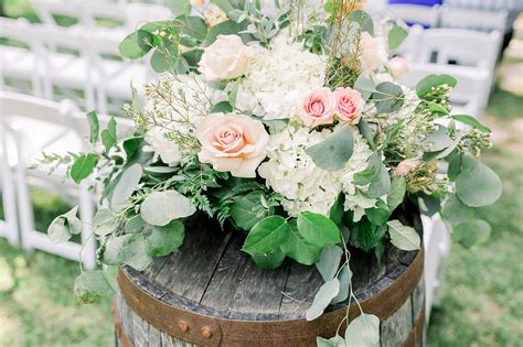 If rustic romance fills your wedding day dreams, these sweet wedding barn scenes are sure to leave you swooning. A Hidden Vineyard Wedding Barn Summer Wedding | Summer ...