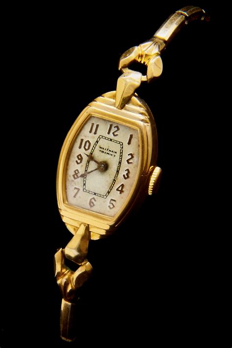 Solid 14k Gold 1930s Vintage Waltham Premier Wristwatch • 1938 Dainty