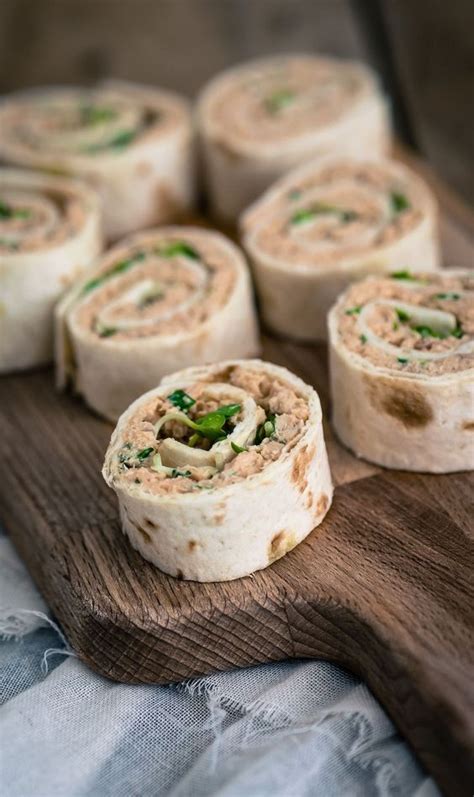 Wrap hapjes vullen met zalmsalade zorgen voor een perfect verjaardags